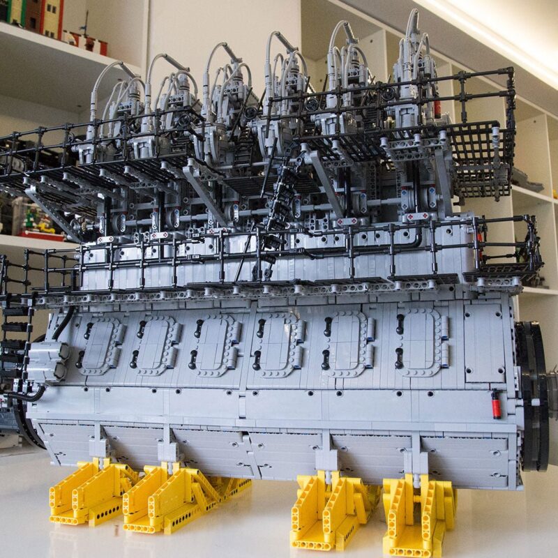 moc-141278-2-stroke-marine-diesel-engine-klemmbausteinelesdiylesdiy-586328