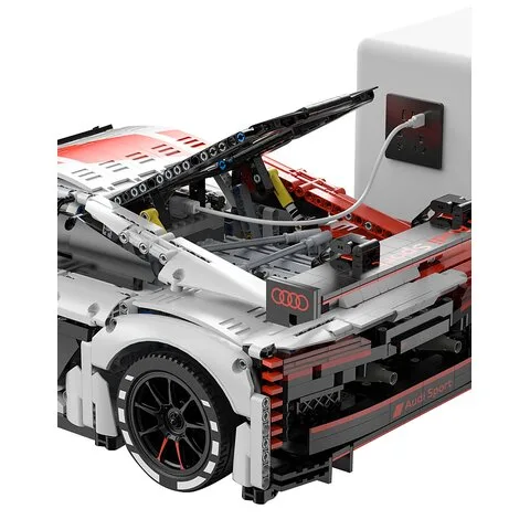 Rastar Audi R8 LMS GT3 1:8 weiß (dynamische Version)