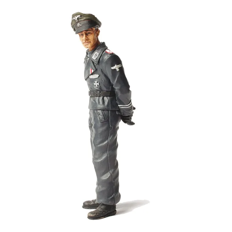 1-16-figur-obersturmbannfuehrer-jochen-peiper