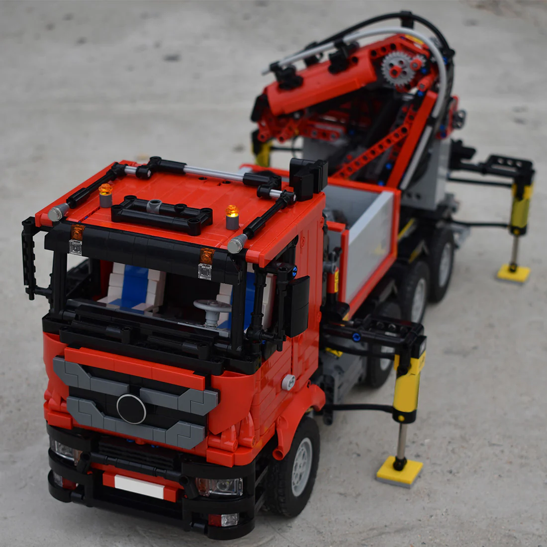 lesdiy-heavy-duty-hydraulic-crane-klemmbausteine-09.webp