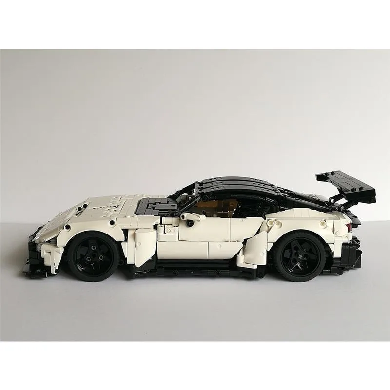 Britischer-Sportwagen-im-Massstab-112-Klemmbausteine-2