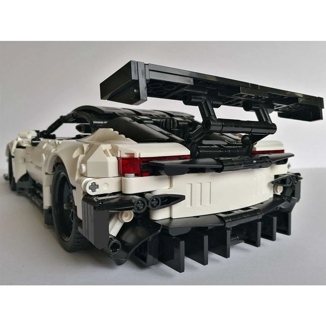 Britischer-Sportwagen-im-Massstab-112-Klemmbausteine-3