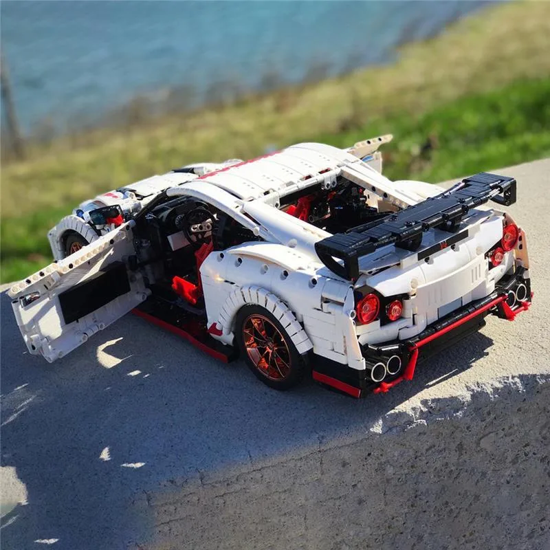 MOC-25326-Nissan-GT-R-Klemmbausteine-7