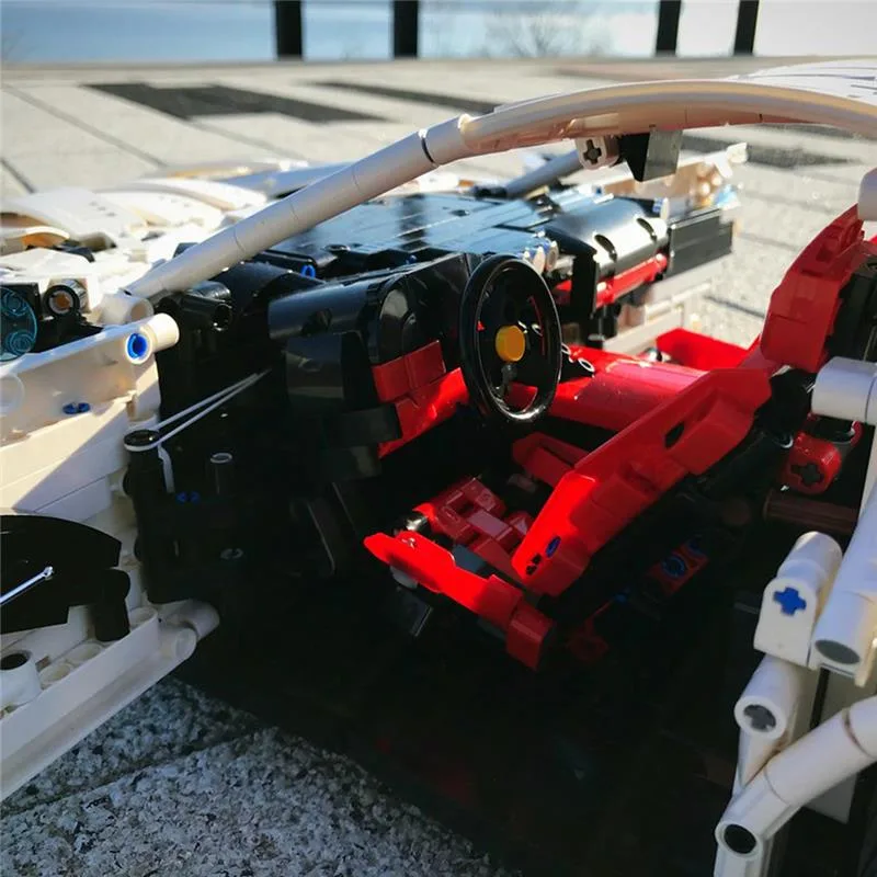 MOC-41271-Ferrari-F12-Klemmbausteine-3