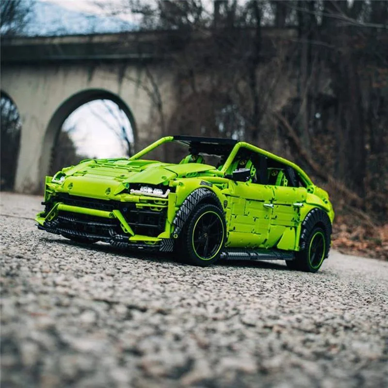 MOC-96212-Lamborghini-Urus-Klemmbausteine-2