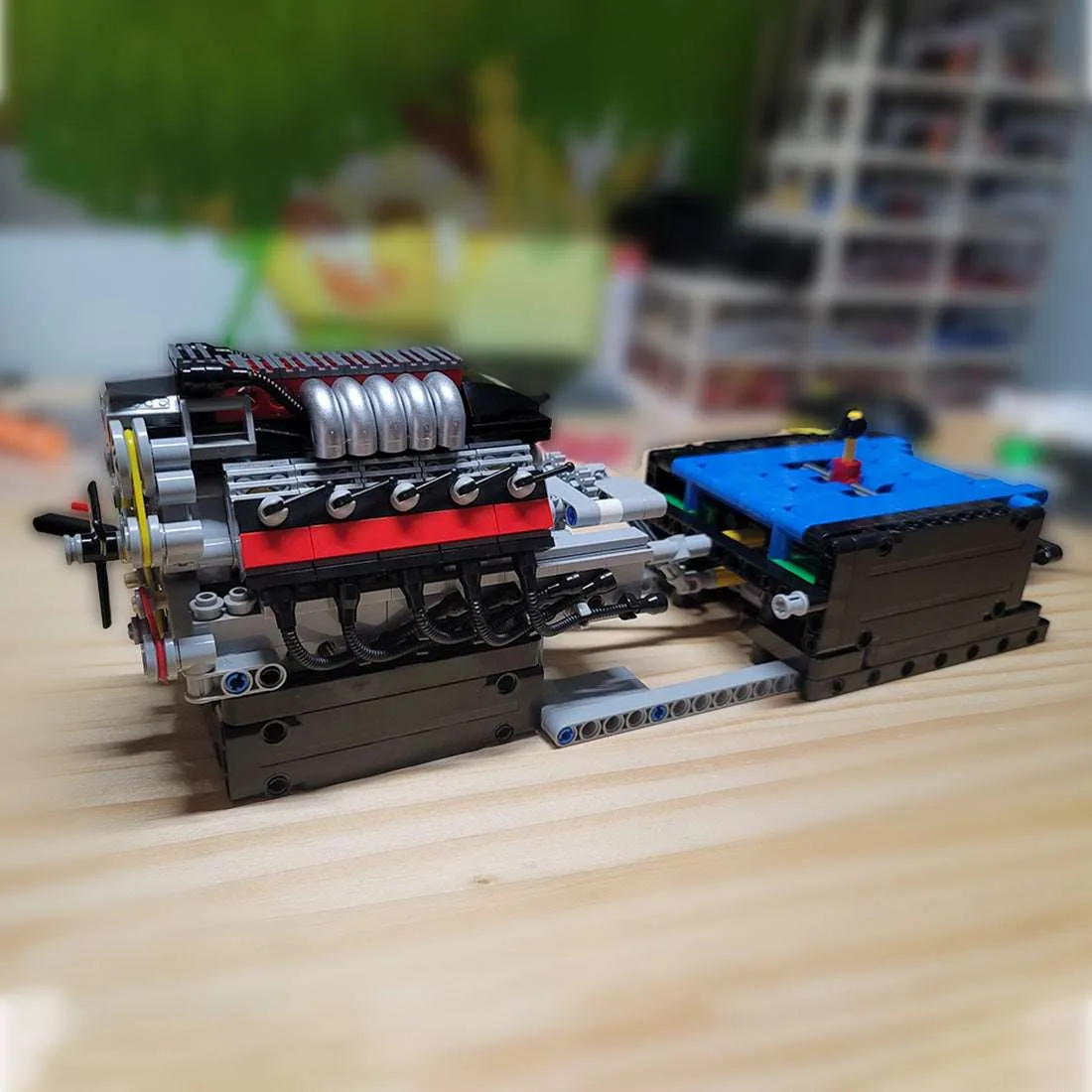 Luftgekuhlter-V10-Motor-mit-Getriebe-Klemmbausteine-6