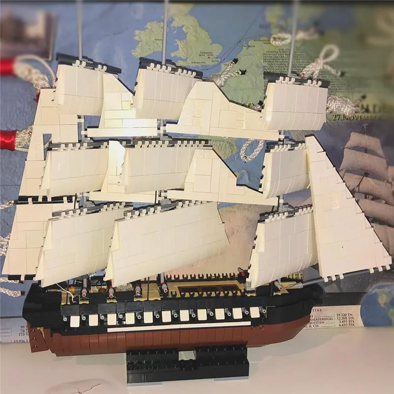 MOC-40456-1200-USS-Constitution-Ship-Klemmbausteine-4