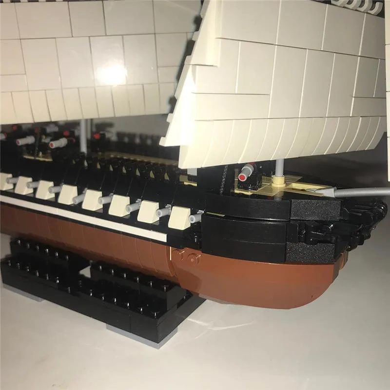 MOC-40456-1200-USS-Constitution-Ship-Klemmbausteine-5