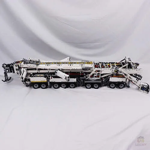 grosses-Liebherr-Kran-Modell-Klemmbausteine-Weiss-4